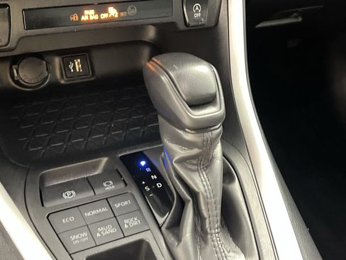 Used 2025 Toyota RAV4 LE AWD/4WD image 22