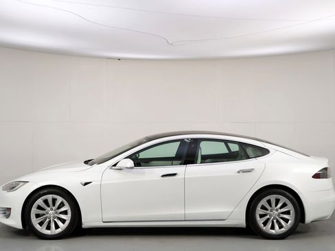 Used 2017 Tesla Model S 90D image 45