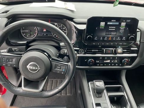 Used 2022 Nissan Pathfinder SL AWD/4WD image 10