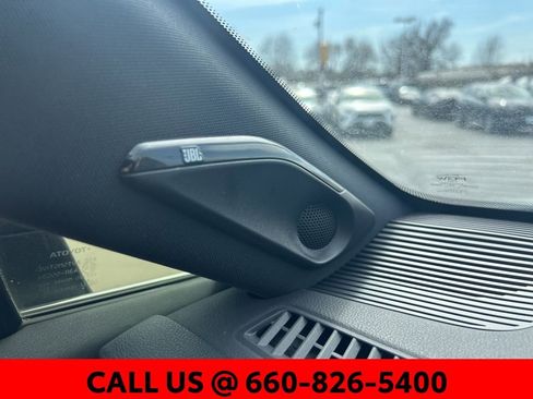 Used 2021 Toyota Venza Limited image 30