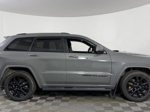 Used 2020 Jeep Grand Cherokee Altitude AWD/4WD image 9