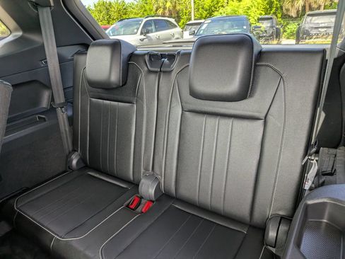 Used 2023 Volkswagen Tiguan SE R-Line FWD image 18