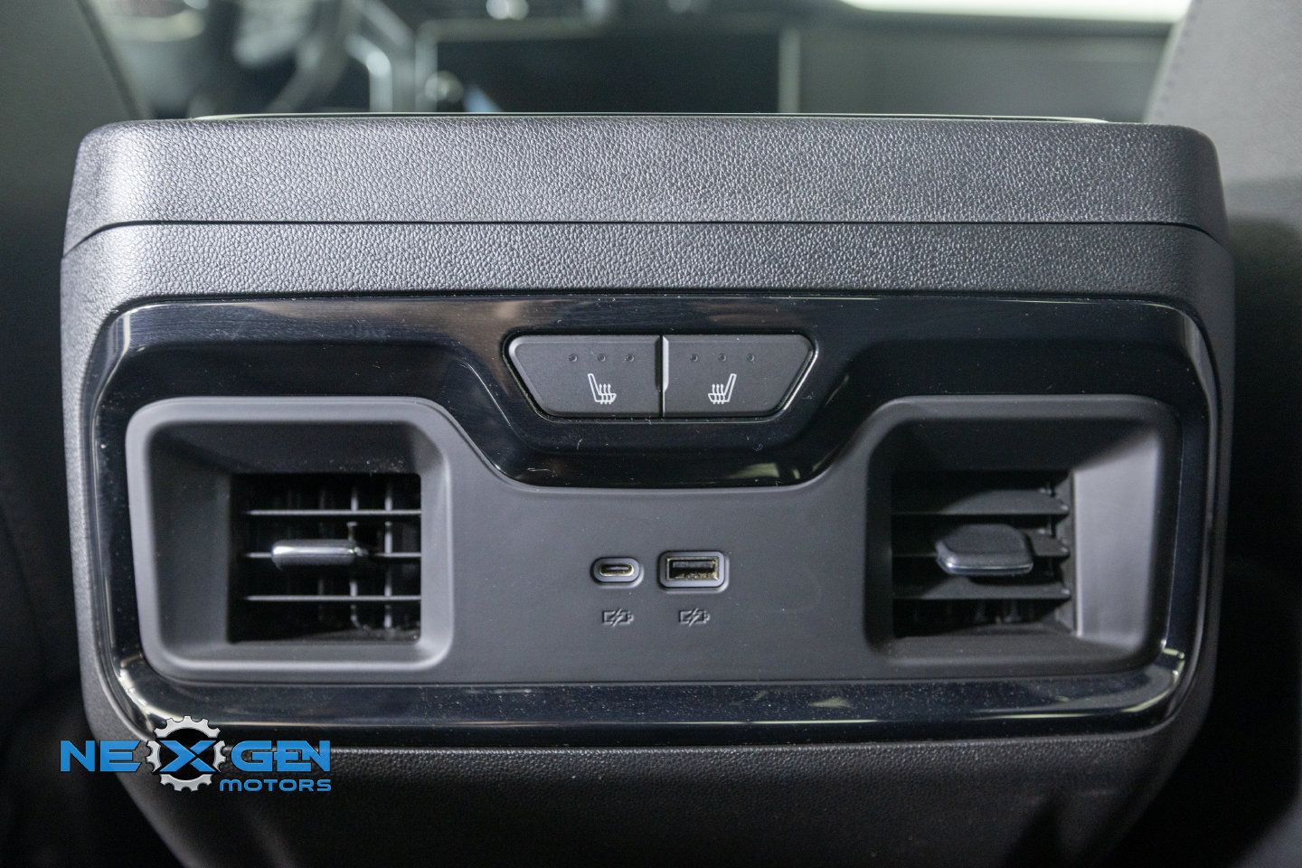 Used 2022 GMC Sierra 1500 AT4 w/ AT4 Premium Package AWD/4WD image 33