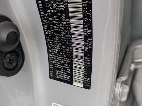 Used 2025 Toyota Corolla LE image 33