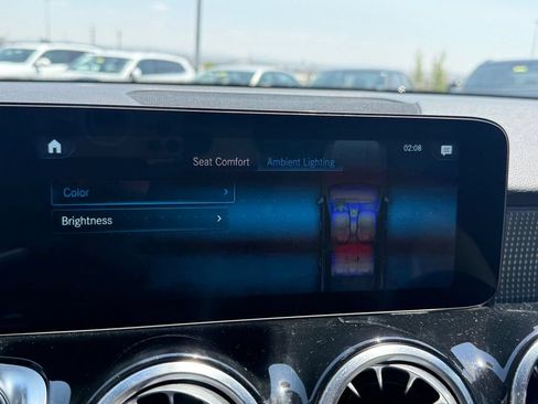 Used 2023 Mercedes-Benz GLB 250 image 28