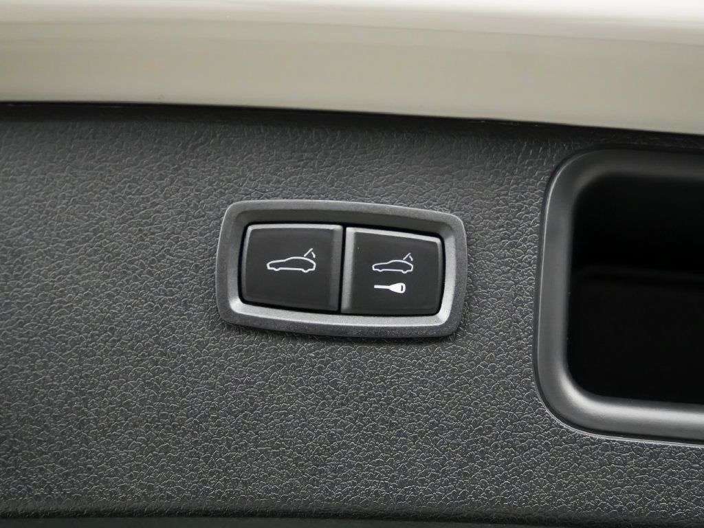 Used 2026 Porsche Macan AWD/4WD image 14