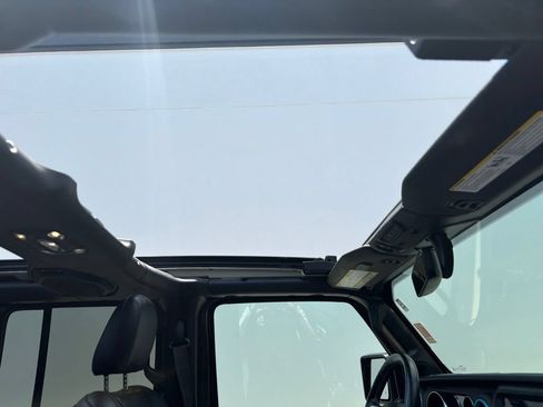 Used 2021 Jeep Wrangler Unlimited Rubicon 4xe w/ Cold Weather Group AWD/4WD image 40