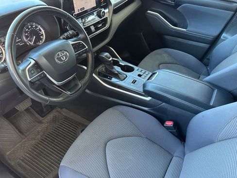 Used 2023 Toyota Highlander LE image 12