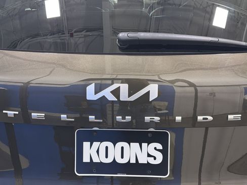 Used 2022 Kia Telluride SX w/ Towing Package FWD image 20