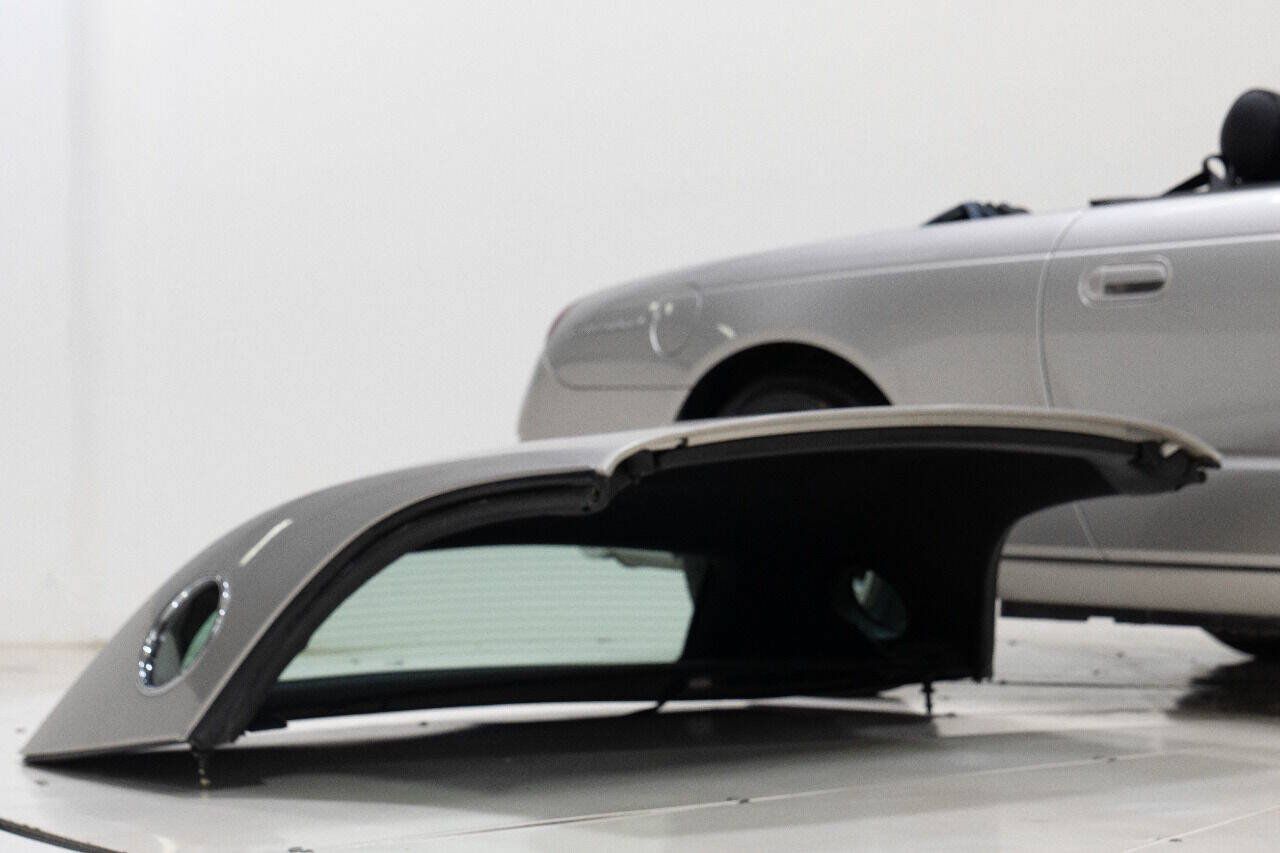 Used 2005 Ford Thunderbird RWD image 22