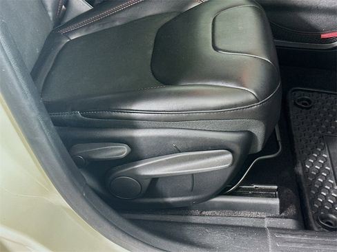 Used 2019 Jeep Cherokee Trailhawk w/ Comfort/Convenience Group image 23