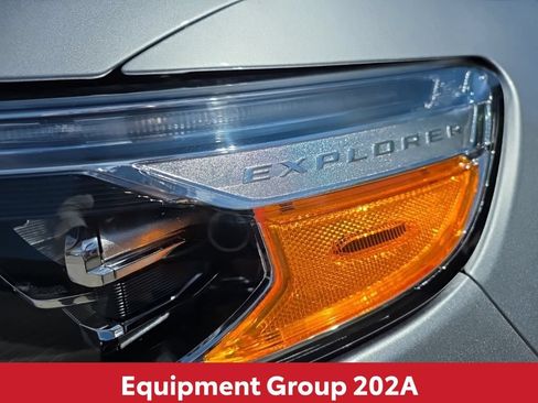 Used 2023 Ford Explorer XLT w/ Equipment Group 202A AWD/4WD image 5