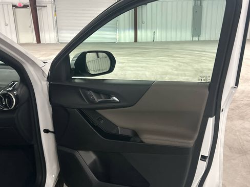 Used 2025 Chevrolet Equinox LT w/ Convenience Package II image 24