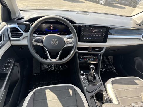 New 2026 Volkswagen Taos SE image 7