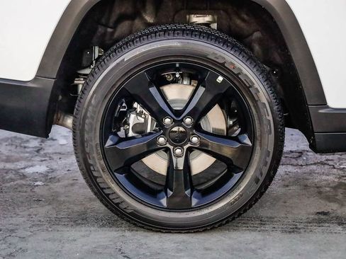 New 2025 Jeep Grand Cherokee L Altitude image 12