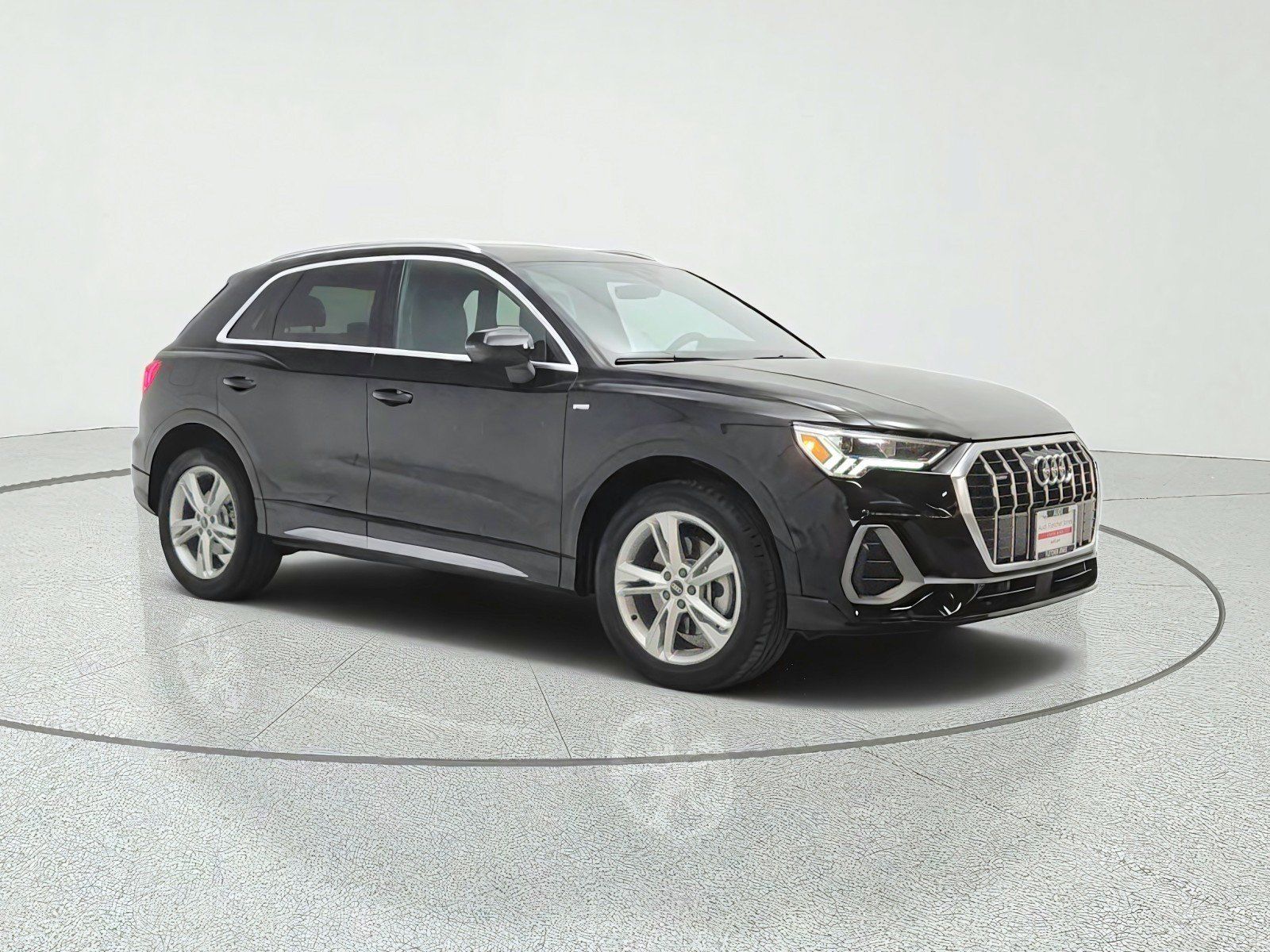 Used 2023 Audi Q3 2.0T Premium w/ Convenience Package AWD/4WD image 3
