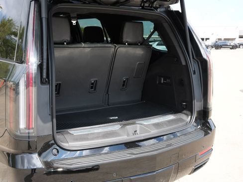 New 2026 Cadillac Escalade Platinum Sport w/ LPO, ONYX Package image 24