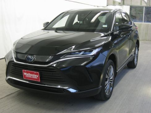 Certified 2021 Toyota Venza XLE image 24