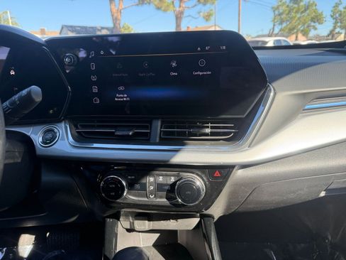 Used 2025 Chevrolet Trax LT image 18