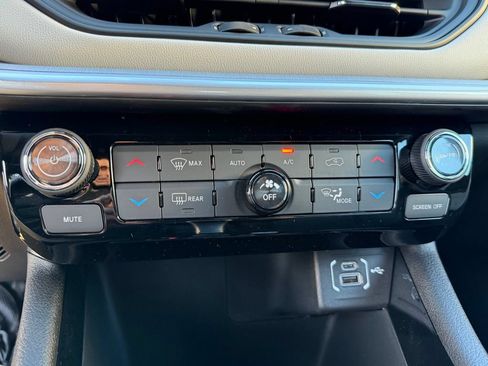 New 2026 Jeep Compass Limited w/ Sun, Sound & Navigation Group AWD/4WD image 19