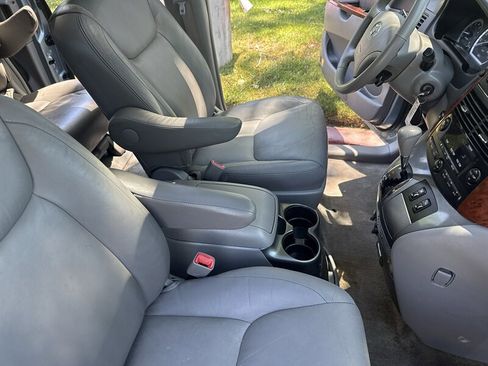 Used 2005 Toyota Sienna FWD image 29