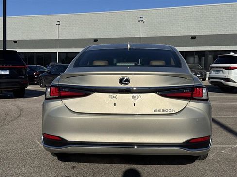 Certified 2025 Lexus ES 300h w/ Premium Package image 6