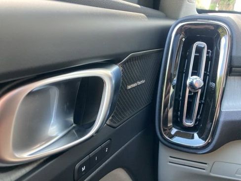 New 2025 Volvo XC40 B5 Ultra image 27