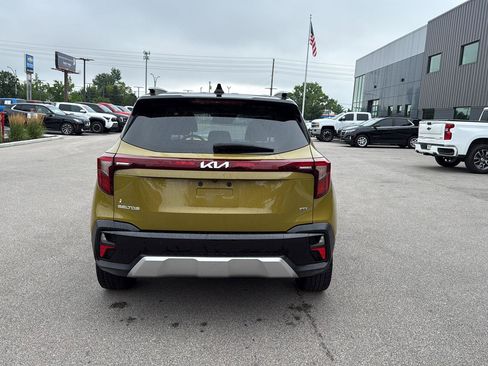 Used 2024 Kia Seltos SX w/ SX Sunroof Package AWD/4WD image 4