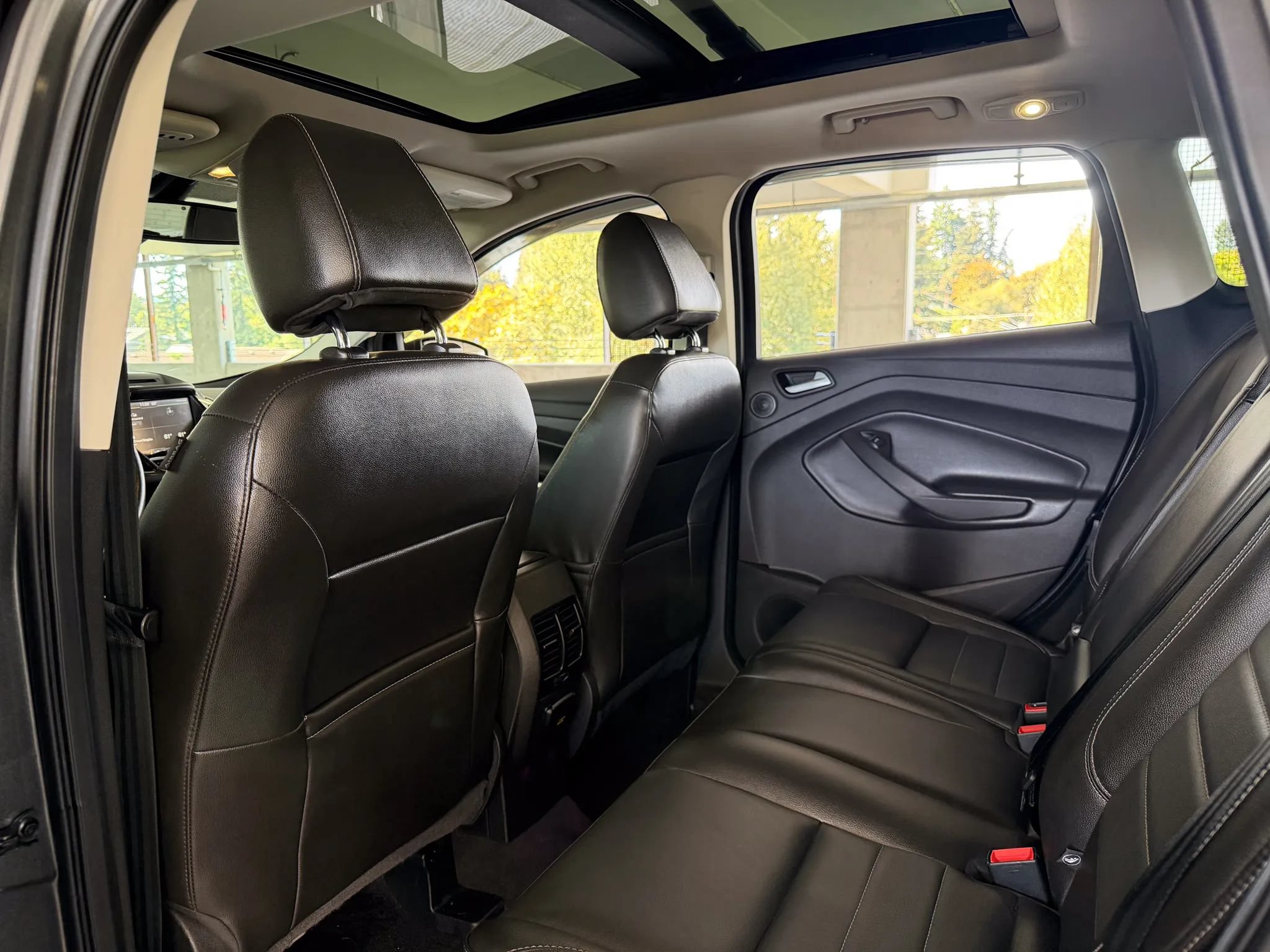Used 2015 Ford Escape Titanium FWD image 19