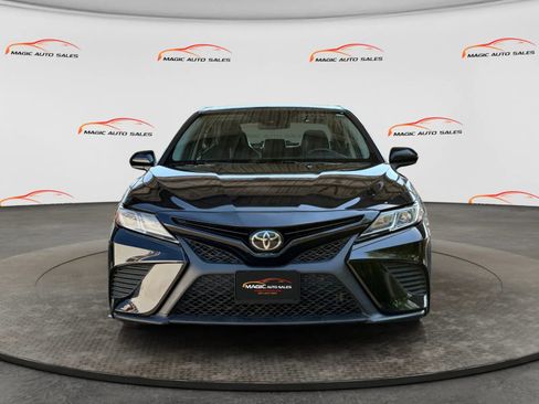 Used 2020 Toyota Camry SE FWD image 3