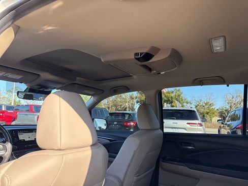 Used 2019 Honda Pilot Touring image 10