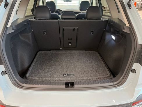 Certified 2025 Volkswagen Taos SE w/ Panoramic Sunroof Package AWD/4WD image 23