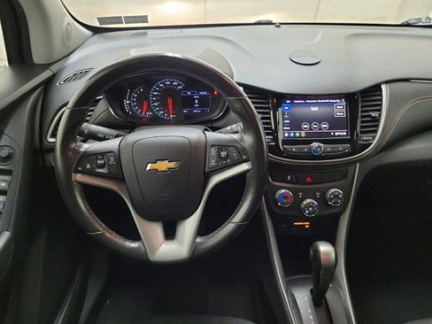 Used 2020 Chevrolet Trax LT w/ LT Convenience Package AWD/4WD image 22