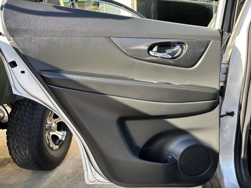 Used 2017 Nissan Rogue S image 49