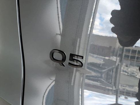 Certified 2025 Audi Q5 Premium Plus w/ Premium Plus AWD/4WD image 17