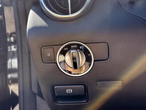 Used 2015 Mercedes-Benz SLK 250 image 21