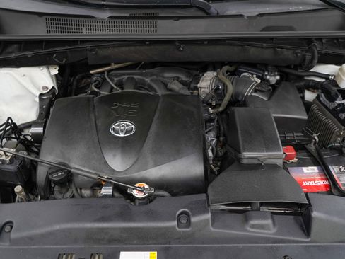 Used 2019 Toyota Highlander XLE AWD/4WD image 33