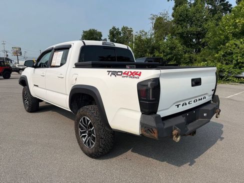 Used 2017 Toyota Tacoma TRD Off-Road w/ Tow Package (A/T) AWD/4WD image 3