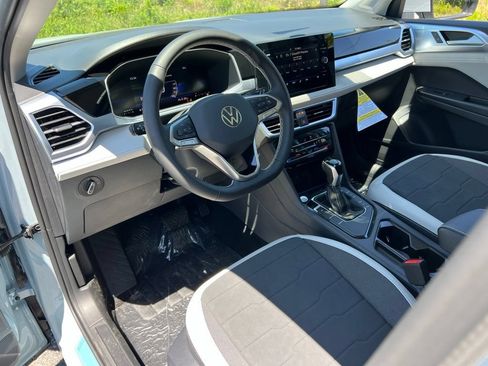 New 2026 Volkswagen Taos SE FWD image 14