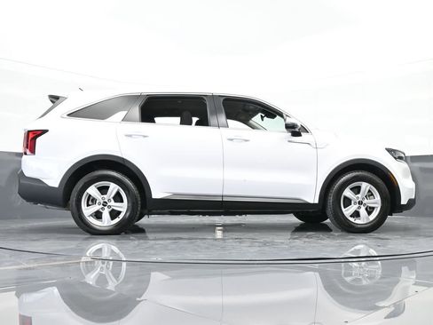 Used 2023 Kia Sorento LX image 53