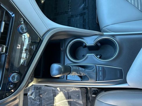 Used 2024 Toyota Camry SE image 15