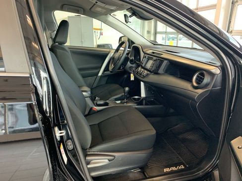 Used 2018 Toyota RAV4 LE image 18