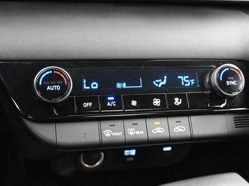 Used 2025 Hyundai Elantra Sport image 19