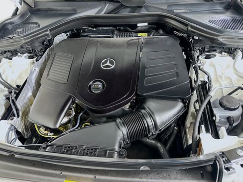 Used 2025 Mercedes-Benz GLC 300 4MATIC image 29