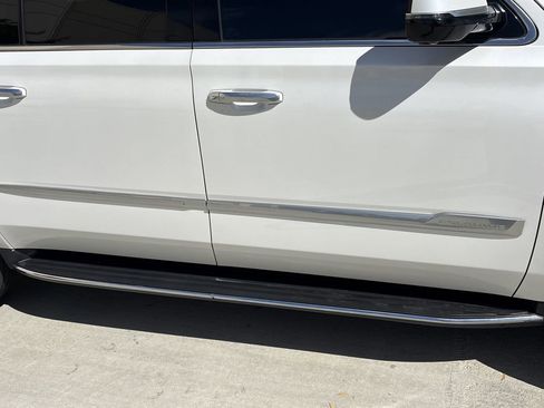 Used 2019 Cadillac Escalade ESV Luxury AWD/4WD image 10