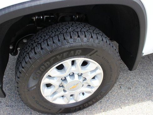 Used 2022 Chevrolet Silverado 2500 LT w/ Fleet Comfort Package AWD/4WD image 4