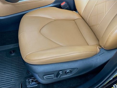 Used 2025 Toyota Highlander Platinum image 22