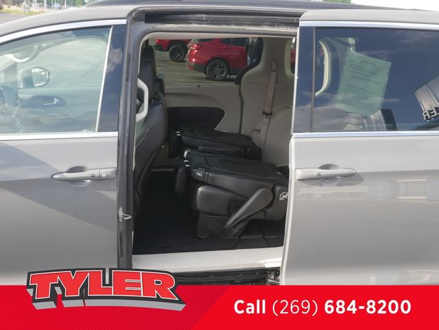 Used 2022 Chrysler Pacifica Touring-L FWD image 20