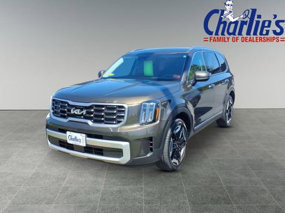 Used 2024 Kia Telluride S w/ S Sunroof Package