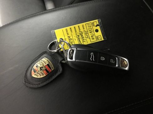 Used 2024 Porsche Cayenne AWD/4WD image 22